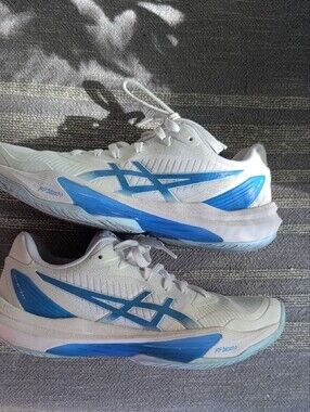 Asics White and Blue Womens's Athletic Volleyball Shoes Size 8